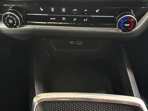 Used 2026 Chevrolet Equinox LT FWD image 25