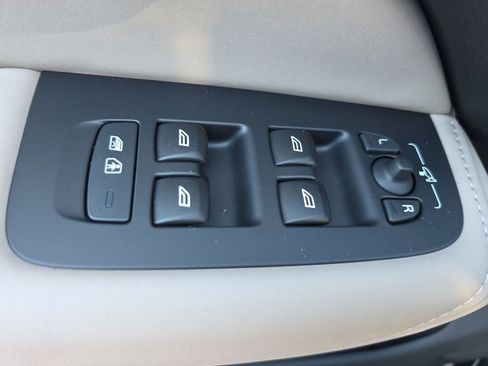 New 2026 Volvo XC60 T8 Plus w/ Protection Package Premier image 30