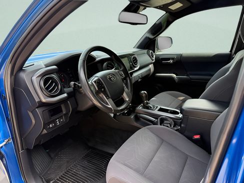 Used 2018 Toyota Tacoma TRD Sport w/ Technology Package AWD/4WD image 3