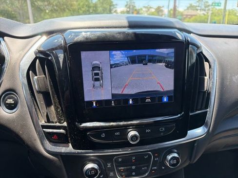 Used 2023 Chevrolet Traverse LT FWD image 16