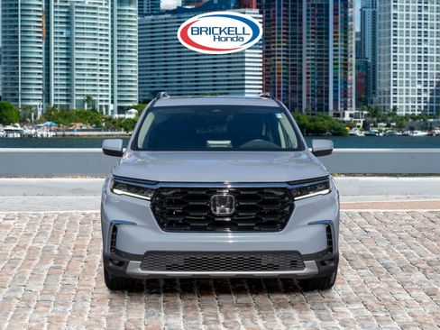 Certified 2023 Honda Pilot Touring image 2