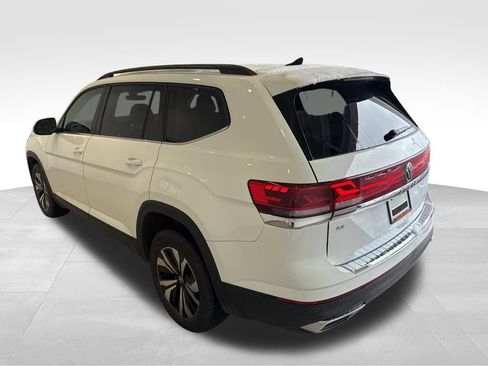 Used 2024 Volkswagen Atlas SE image 3
