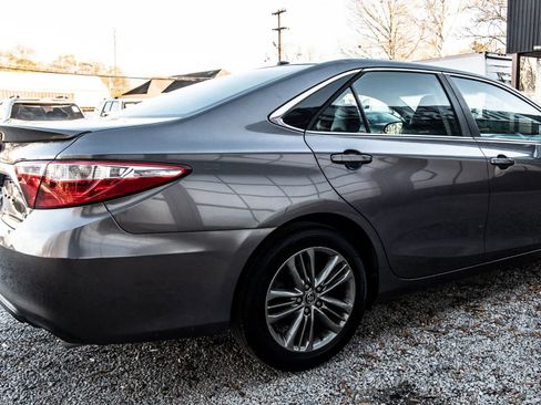 Used 2015 Toyota Camry SE image 9