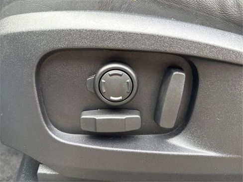 Used 2021 Land Rover Defender 110 X-Dynamic HSE image 17