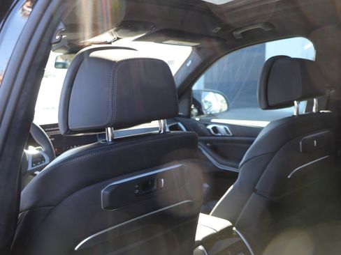 Certified 2025 BMW X7 M60i image 34