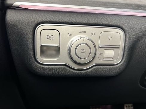 Used 2025 Mercedes-Benz GLS 450 4MATIC image 18