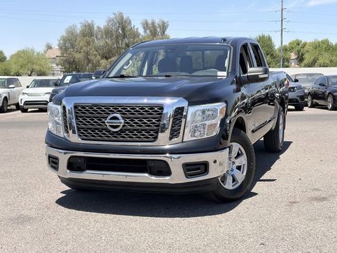 Used 2018 Nissan Titan SV w/ SV Convenience Package RWD image 3