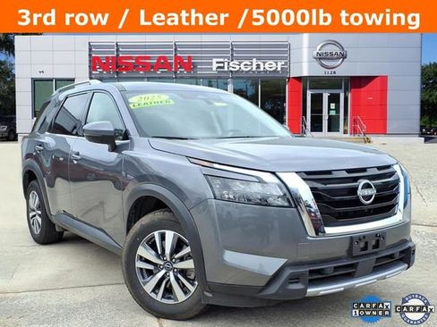 Certified 2025 Nissan Pathfinder SL FWD image 2