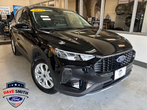 Used 2023 Ford Escape Active w/ Tech Pack #2 AWD/4WD image 2
