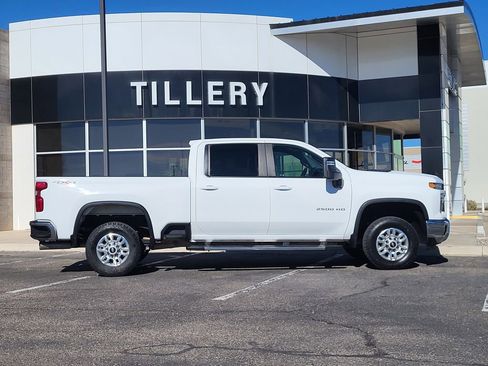 Used 2024 Chevrolet Silverado 2500 LT image 1