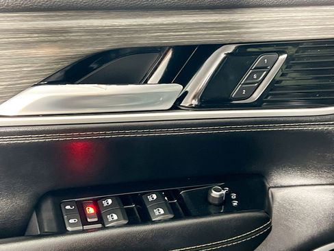 Used 2022 Jeep Wagoneer Series III w/ Premium Group I image 16