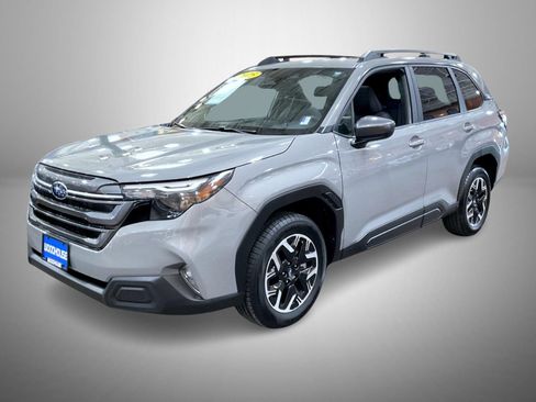 Used 2025 Subaru Forester Premium image 1