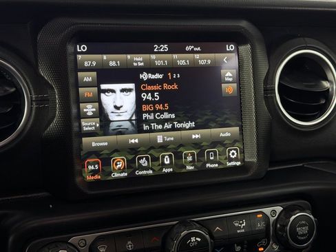 Used 2022 Jeep Wrangler Unlimited Sahara w/ LED Lighting Group image 18