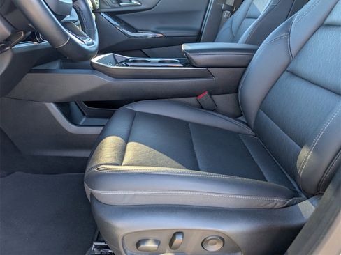 Used 2025 Chevrolet Equinox LT w/ Convenience Package II image 15