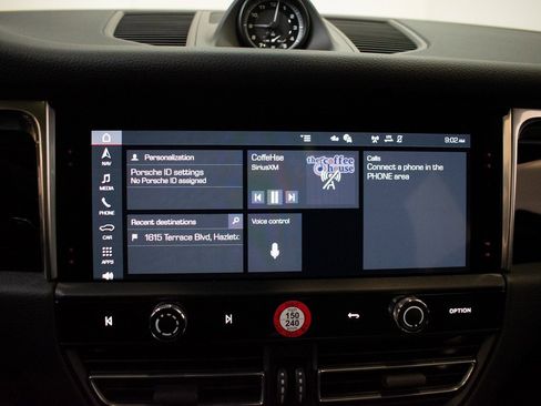 Certified 2025 Porsche Macan image 27