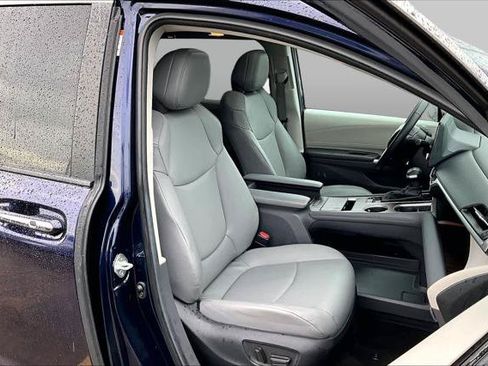 Certified 2024 Toyota Sienna XLE FWD image 9