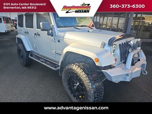 Used 2012 Jeep Wrangler Unlimited Sahara w/ Dual Top Group image 7