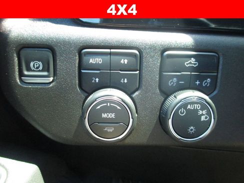 Used 2025 Chevrolet Silverado 1500 LT w/ Z71 Off-Road Package AWD/4WD image 29