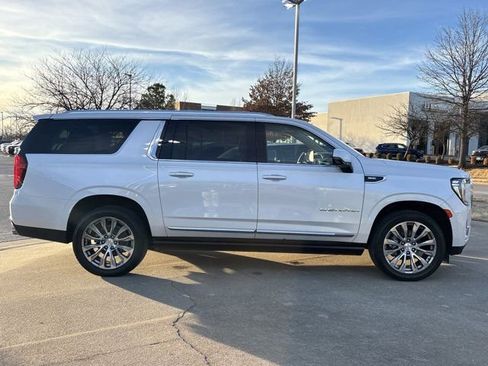 Used 2023 GMC Yukon XL Denali image 2