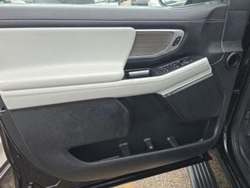 Used 2025 Ford Expedition Platinum w/ Driver's Package AWD/4WD image 12