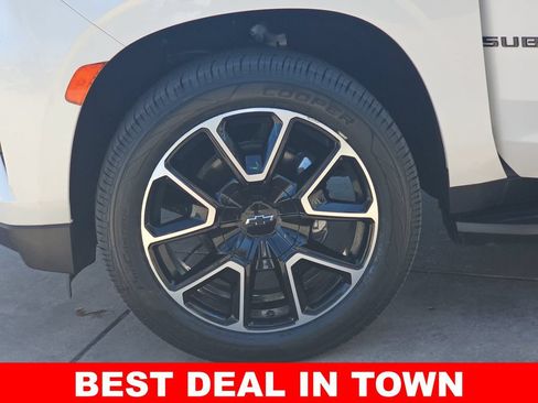 Used 2021 Chevrolet Suburban RST AWD/4WD image 37