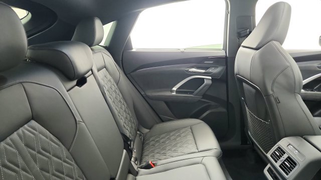 Used 2025 Audi SQ5 Premium Plus AWD/4WD image 38