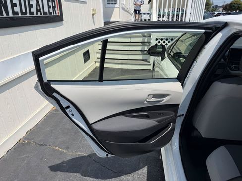 Used 2023 Toyota Corolla LE FWD image 27