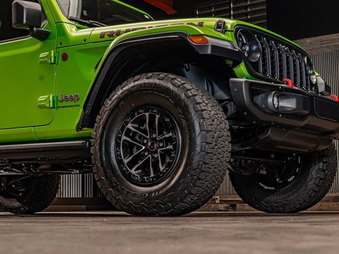 Used 2025 Jeep Wrangler Unlimited Rubicon AWD/4WD image 11