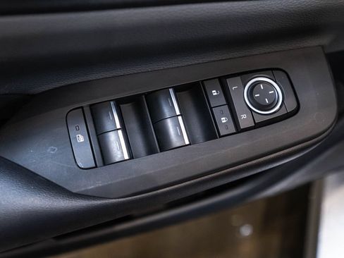 Certified 2025 Toyota Prius XLE FWD image 20
