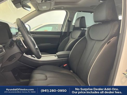 Used 2025 Hyundai Palisade SEL FWD image 2