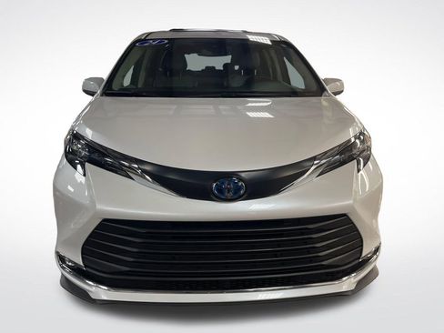 Certified 2024 Toyota Sienna XLE w/ XLE Plus Package AWD/4WD image 8