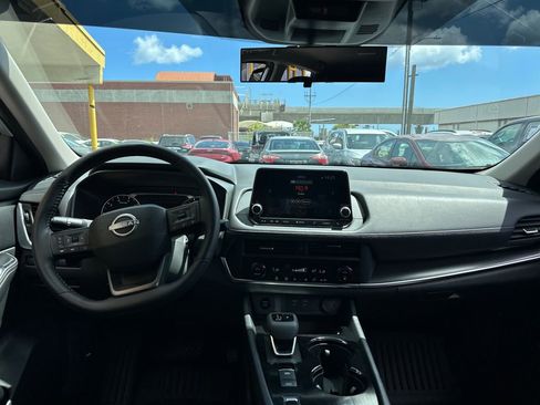 Used 2025 Nissan Rogue SV FWD image 14