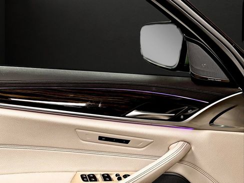 Used 2018 BMW M550i xDrive image 41