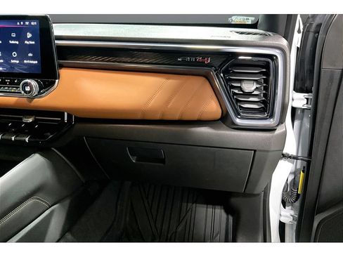 Used 2023 GMC Canyon AT4 w/ Canyon Safety Plus Package AWD/4WD image 18