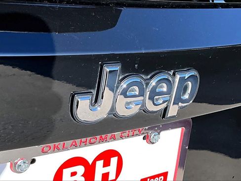 Used 2020 Jeep Renegade Latitude w/ Popular Equipment Group image 27