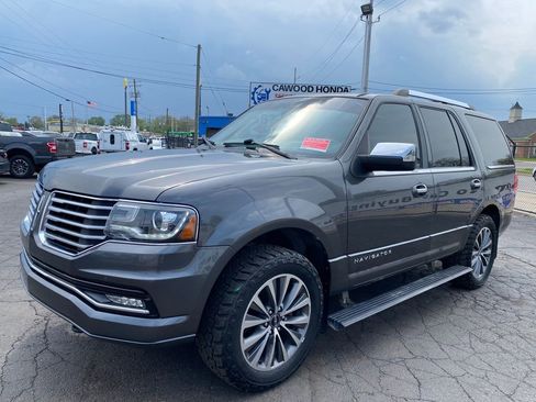 Used 2016 Lincoln Navigator Select AWD/4WD image 8
