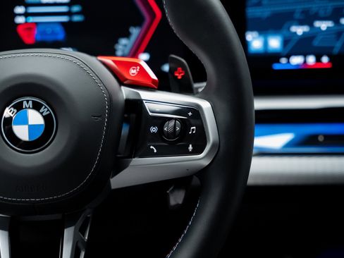 Used 2025 BMW M5 w/ Carbon Package image 48