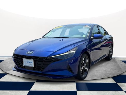 Used 2023 Hyundai Elantra SEL w/ Convenience Package FWD image 3