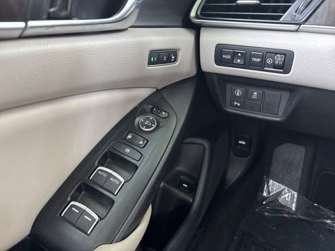 Used 2019 Honda Accord Touring image 11