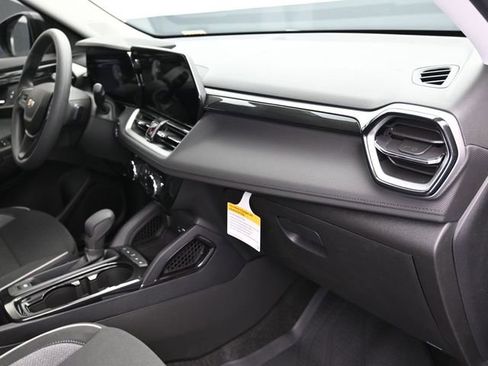 New 2026 Chevrolet TrailBlazer LT w/ Driver Confidence Package FWD image 33