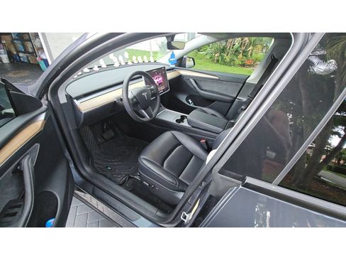 Used 2023 Tesla Model Y 2WD image 5