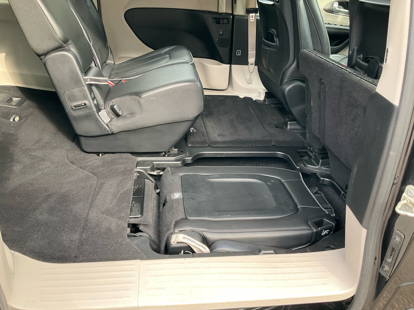 Used 2018 Chrysler Pacifica Limited w/ Advanced Safetytec Group FWD image 20