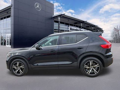 Used 2023 Volvo XC40 B5 Plus image 5