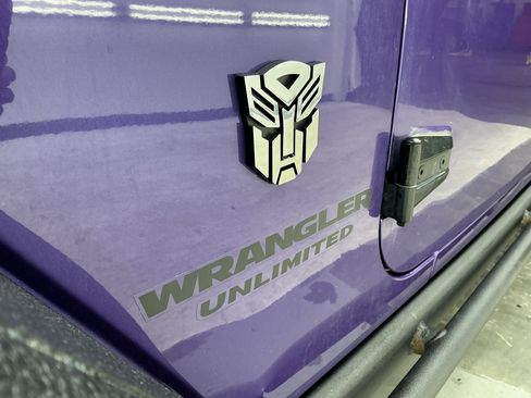 Used 2017 Jeep Wrangler Unlimited Sahara image 18