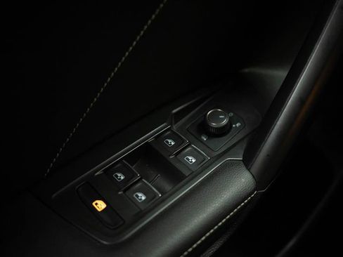 Used 2024 Volkswagen Tiguan SE image 29