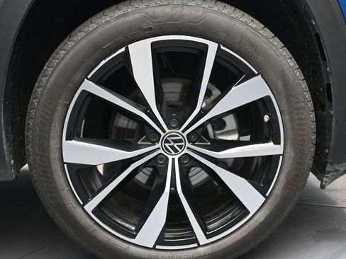 Certified 2025 Volkswagen Atlas Cross Sport SEL Premium R-Line image 10