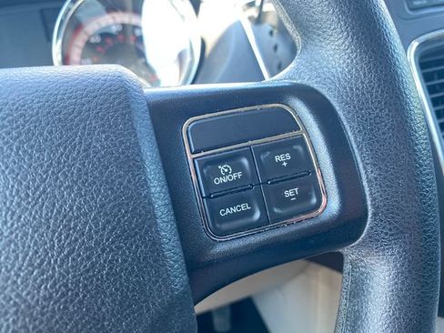 Used 2016 Dodge Grand Caravan SXT FWD image 31