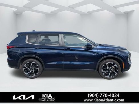 Used 2024 Mitsubishi Outlander SE Black Edition AWD/4WD image 2