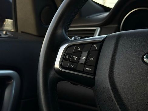 Used 2018 Land Rover Discovery Sport SE image 11