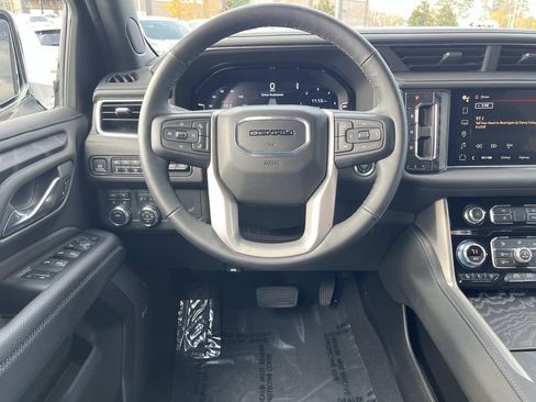 Used 2023 GMC Yukon XL Denali image 14